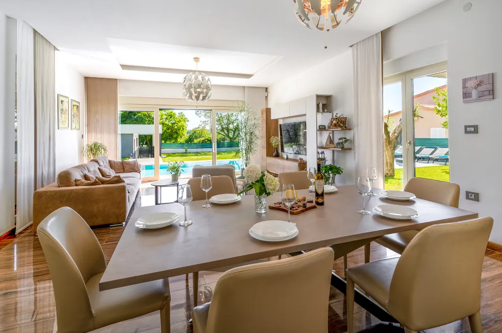 Spacious Family Villa with Pool in Pula