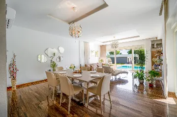 Spacious Family Villa with Pool in Pula