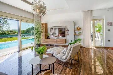 Spacious Family Villa with Pool in Pula