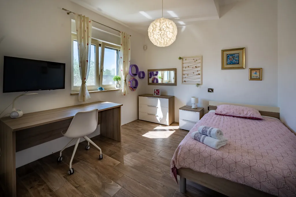 Spacious Family Villa with Pool in Pula