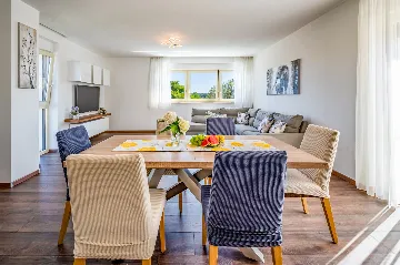 Spacious Family Villa with Pool in Pula