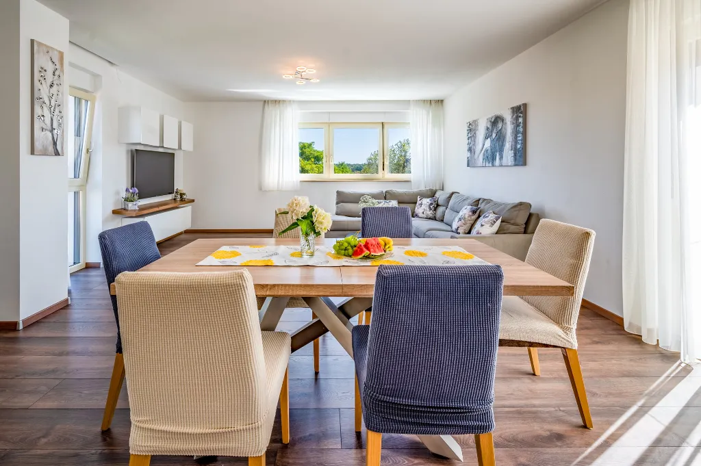 Spacious Family Villa with Pool in Pula
