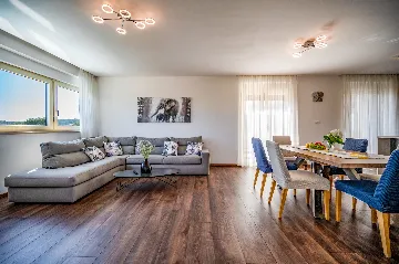 Spacious Family Villa with Pool in Pula