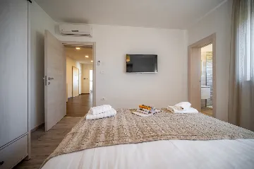 Spacious Family Villa with Pool in Pula