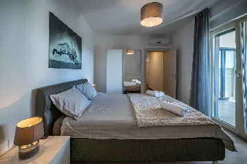 Spacious Family Villa with Pool in Pula