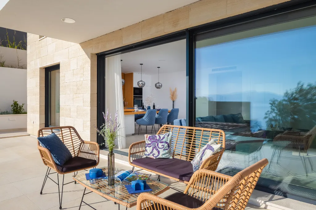 Modern Poolside Villa Retreat, Zaostrog