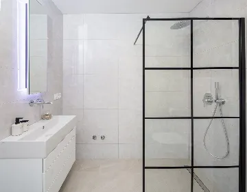 Modern Poolside Villa Retreat, Zaostrog