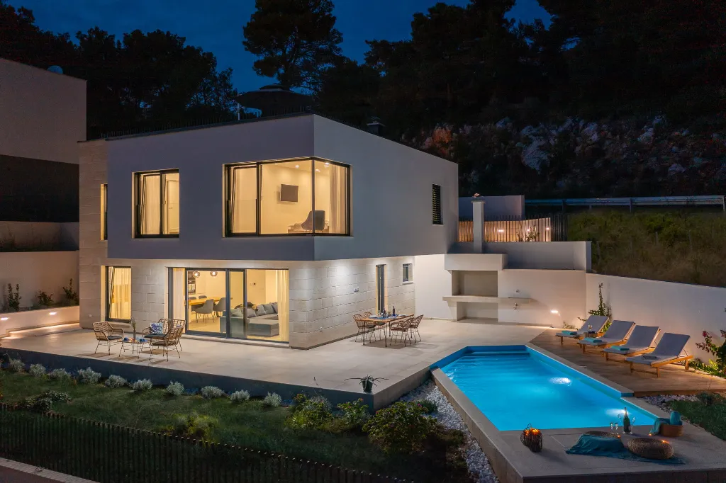 Modern Poolside Villa Retreat, Zaostrog
