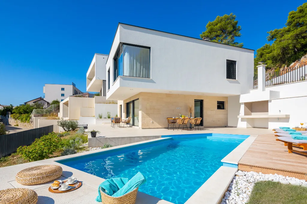 Modern Poolside Villa Retreat, Zaostrog