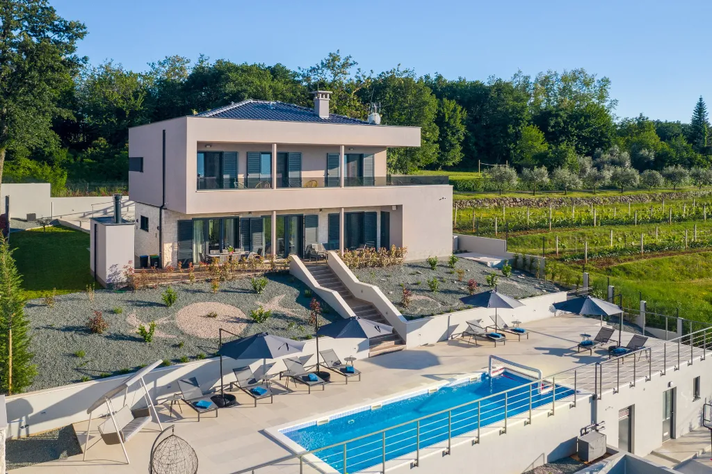 Spacious 8-Bedroom Villa with Pool in Labin