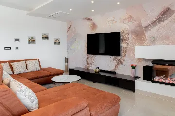 Spacious 8-Bedroom Villa with Pool in Labin