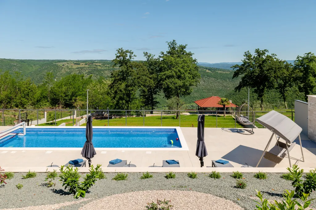 Spacious 8-Bedroom Villa with Pool in Labin