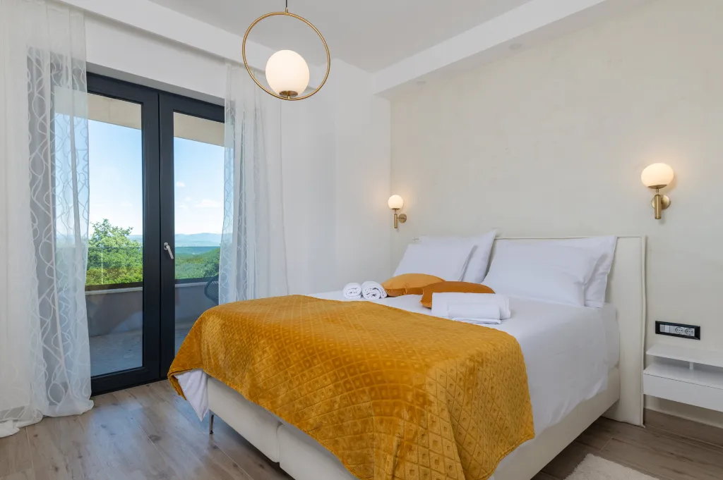Spacious 8-Bedroom Villa with Pool in Labin