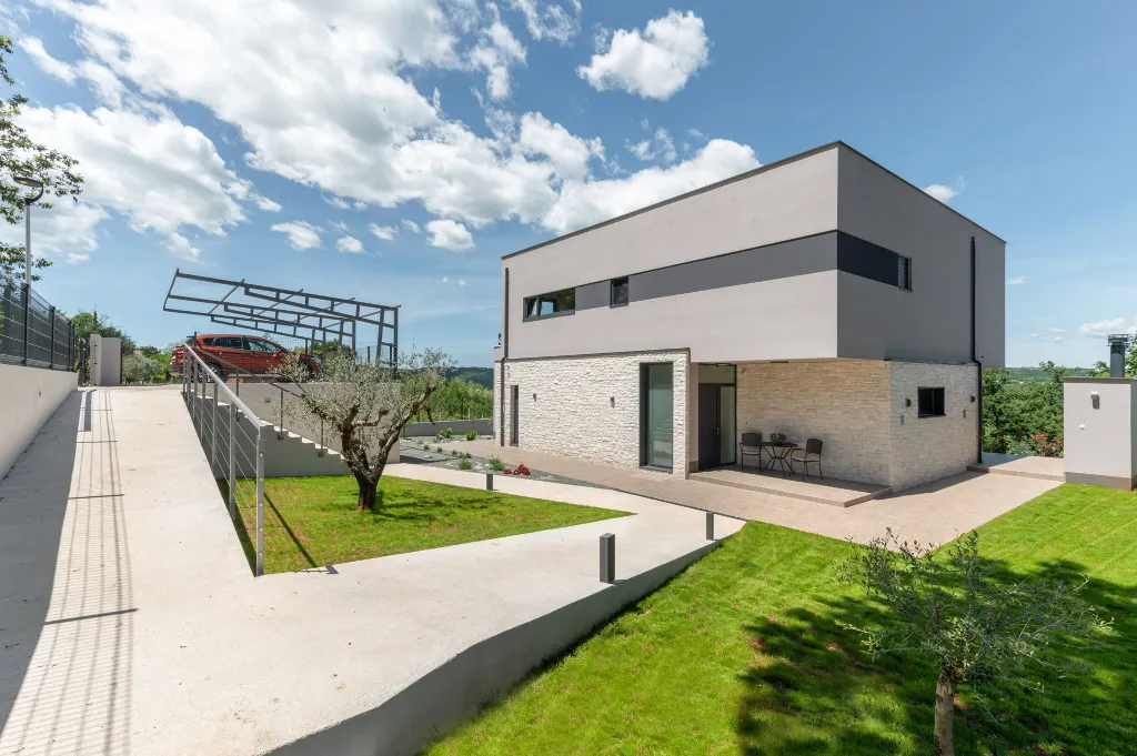 Spacious 8-Bedroom Villa with Pool in Labin
