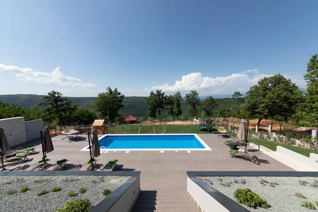 Spacious 8-Bedroom Villa with Pool in Labin