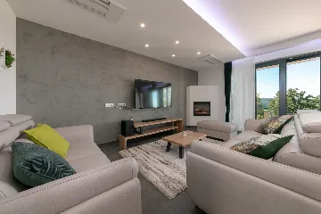 Spacious 8-Bedroom Villa with Pool in Labin