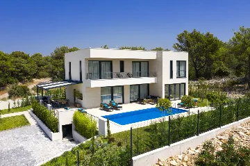 Modern Family Villa with Pool in Šibenik