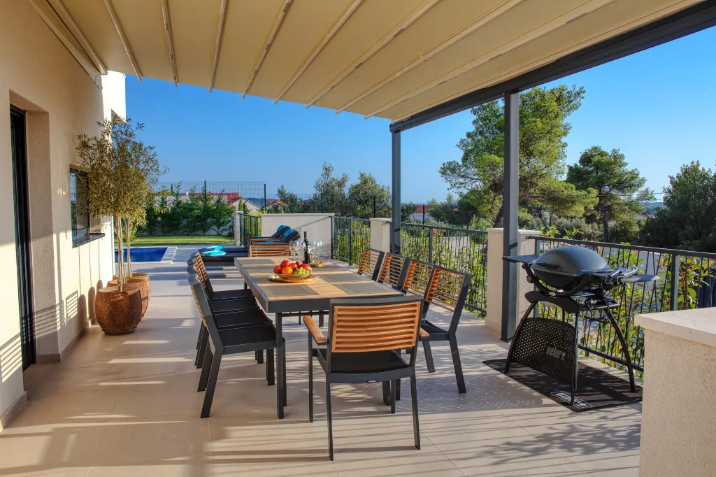 Modern Family Villa with Pool in Šibenik