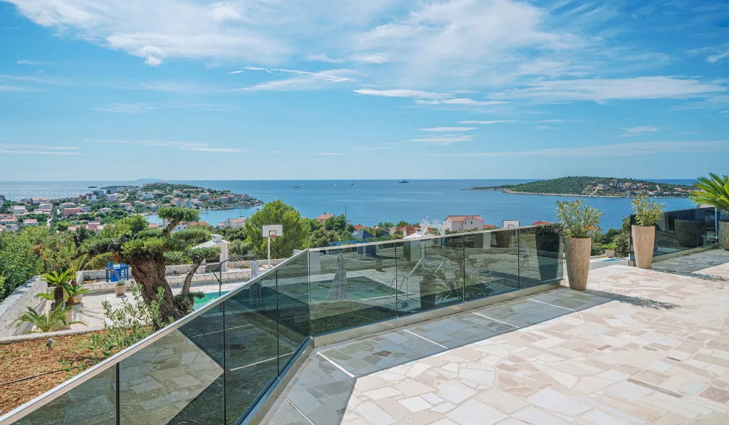 Family Villa with Pool and Terrace in Marina