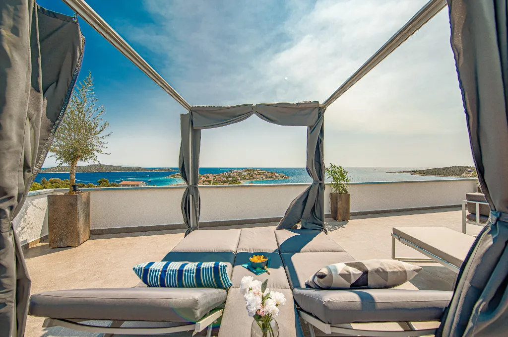 Family Villa with Pool and Terrace in Marina