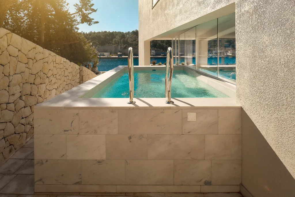 Contemporary Seaside Villa with Pool, Milna