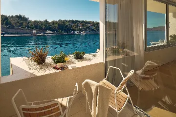 Contemporary Seaside Villa with Pool, Milna