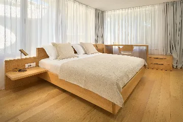 Contemporary Seaside Villa with Pool, Milna