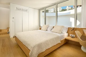 Contemporary Seaside Villa with Pool, Milna