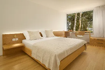 Contemporary Seaside Villa with Pool, Milna