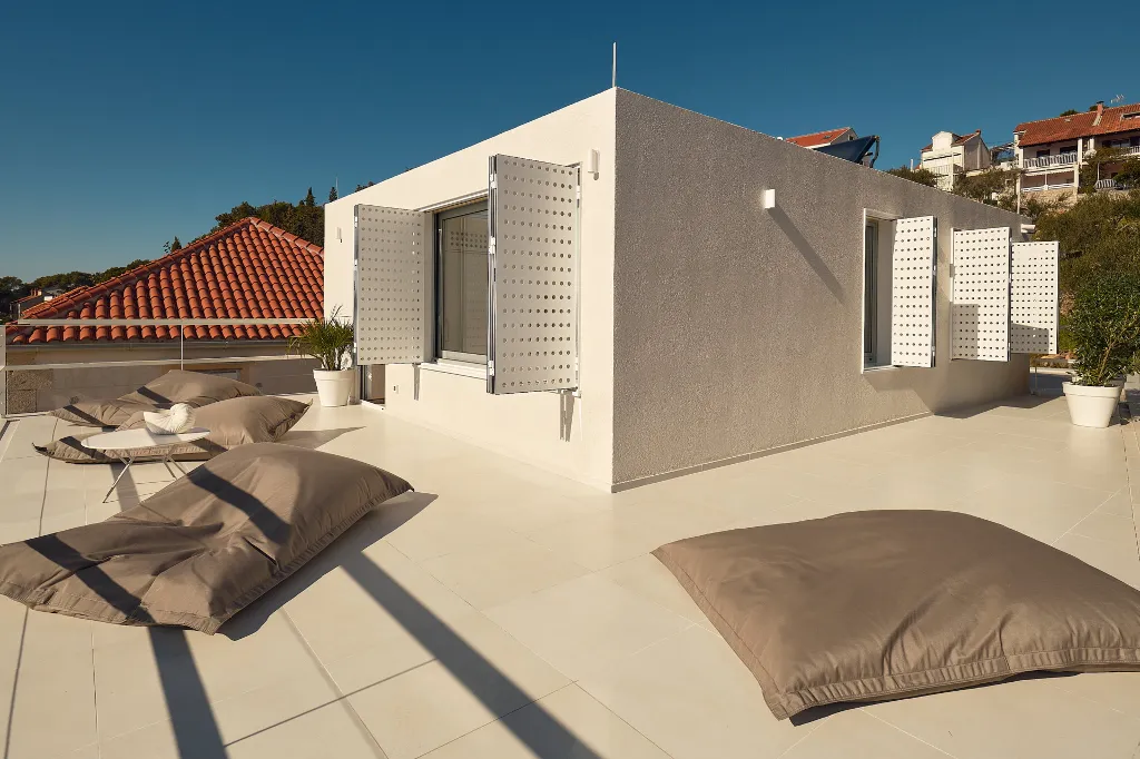 Contemporary Seaside Villa with Pool, Milna