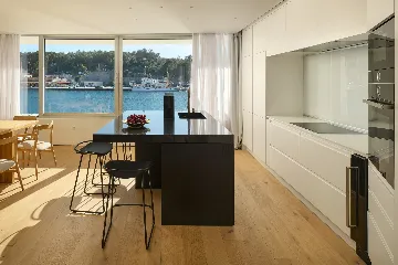 Contemporary Seaside Villa with Pool, Milna