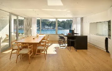 Contemporary Seaside Villa with Pool, Milna