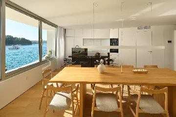 Contemporary Seaside Villa with Pool, Milna