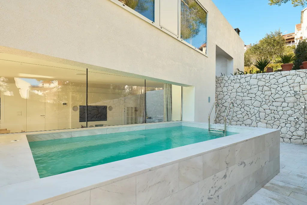 Contemporary Seaside Villa with Pool, Milna