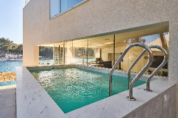 Contemporary Seaside Villa with Pool, Milna