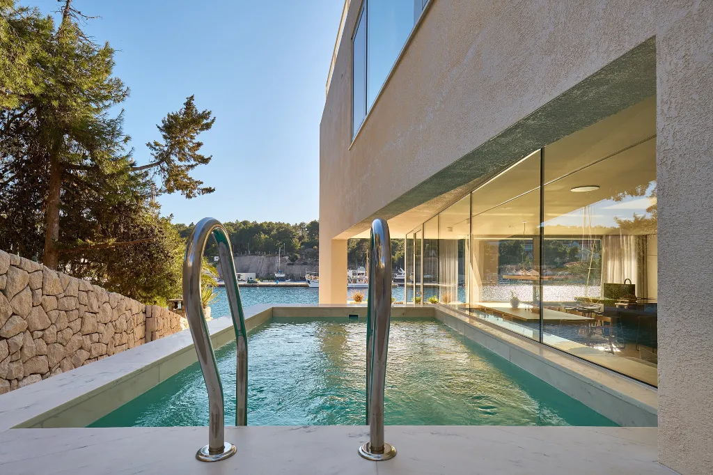 Contemporary Seaside Villa with Pool, Milna