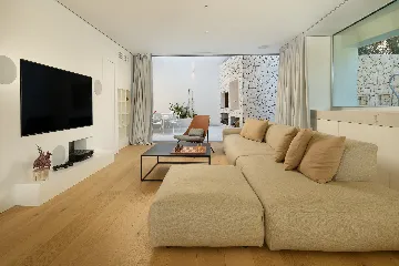 Contemporary Seaside Villa with Pool, Milna