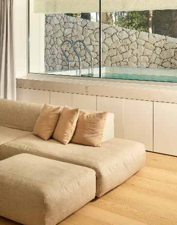 Contemporary Seaside Villa with Pool, Milna