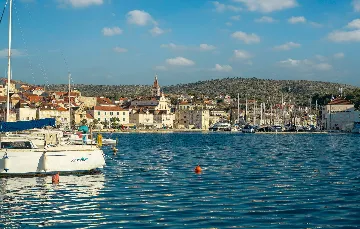 Contemporary Seaside Villa with Pool, Milna