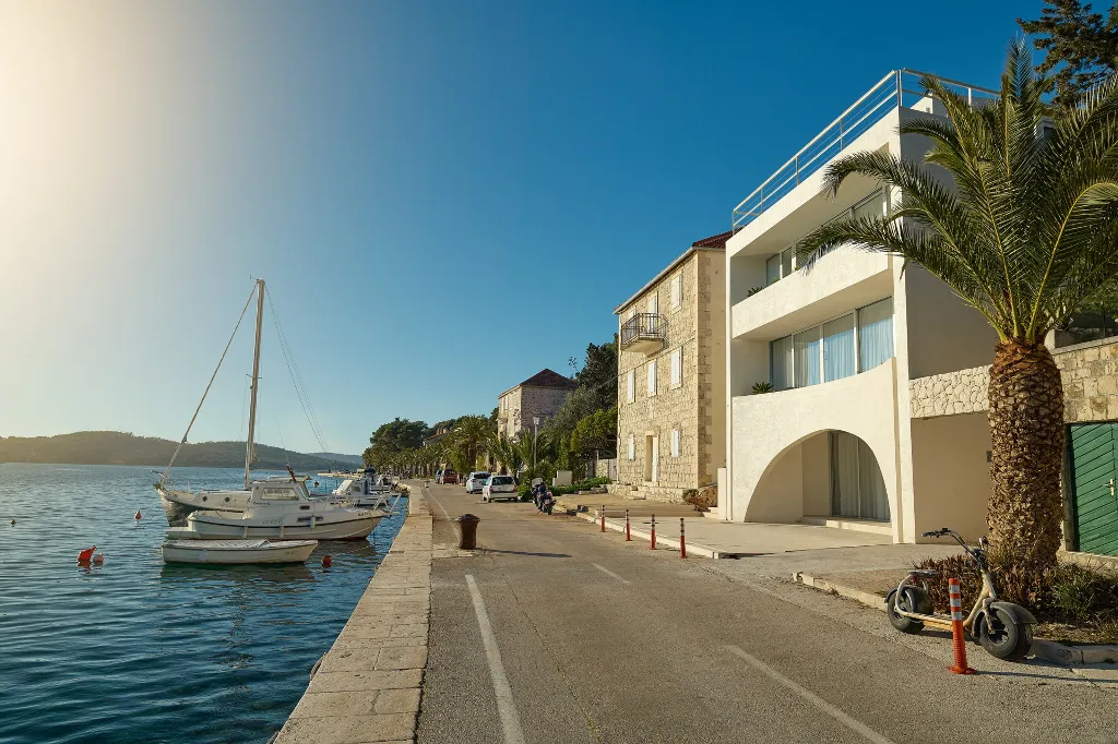 Contemporary Seaside Villa with Pool, Milna