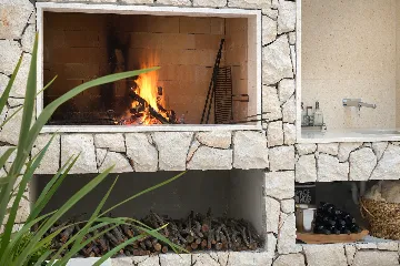 Contemporary Seaside Villa with Pool, Milna