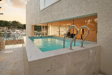 Contemporary Seaside Villa with Pool, Milna