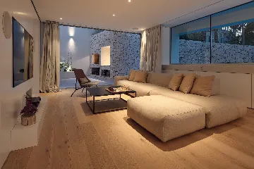 Contemporary Seaside Villa with Pool, Milna