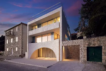 Contemporary Seaside Villa with Pool, Milna