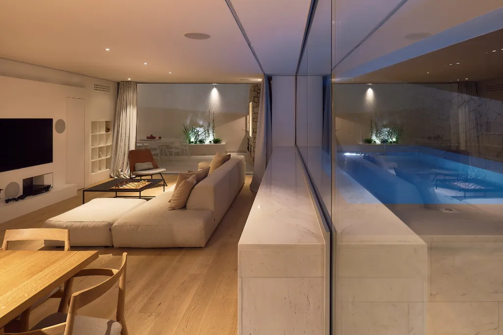 Contemporary Seaside Villa with Pool, Milna