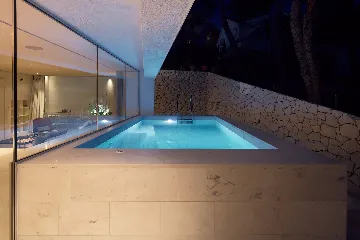 Contemporary Seaside Villa with Pool, Milna