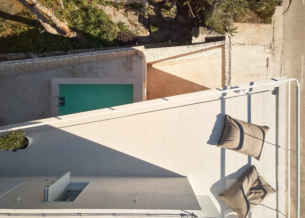 Contemporary Seaside Villa with Pool, Milna