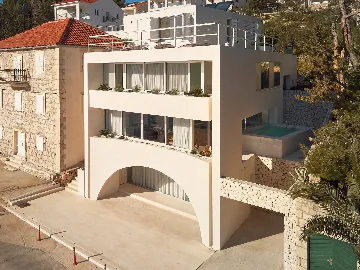 Contemporary Seaside Villa with Pool, Milna
