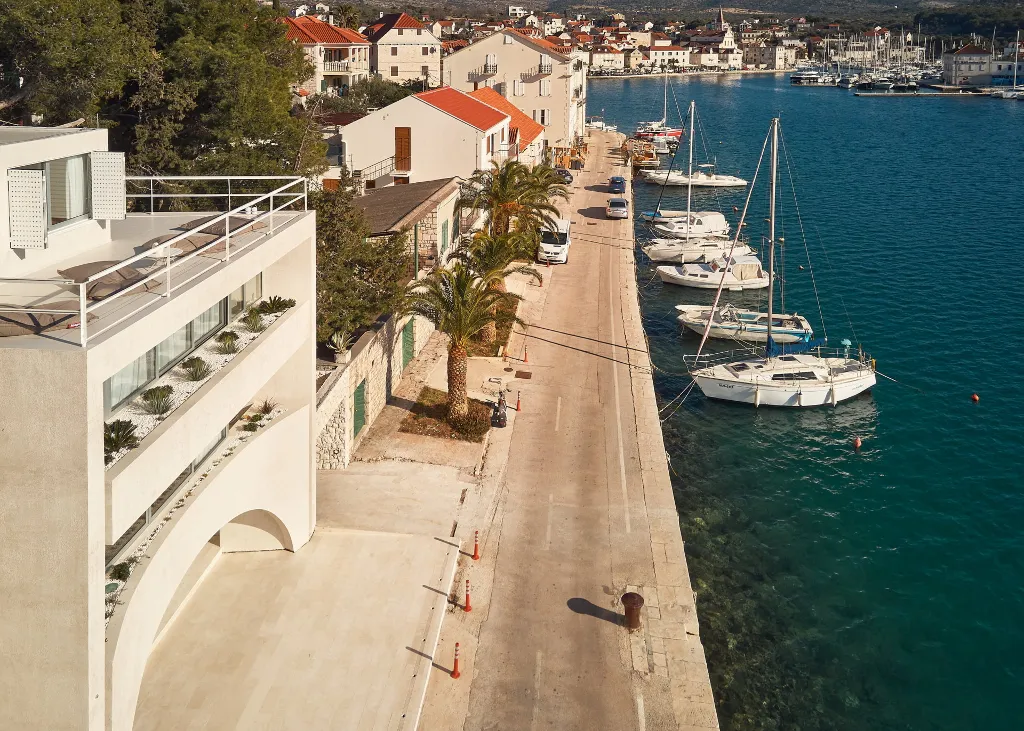 Contemporary Seaside Villa with Pool, Milna