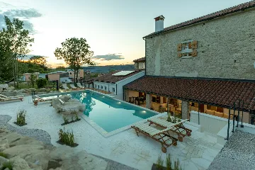 Family Villa with Pool in Vižinada